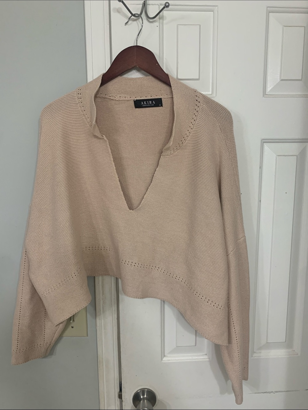 AKIRA Women's Light Beige V-Neck Cropped Knit Sweater